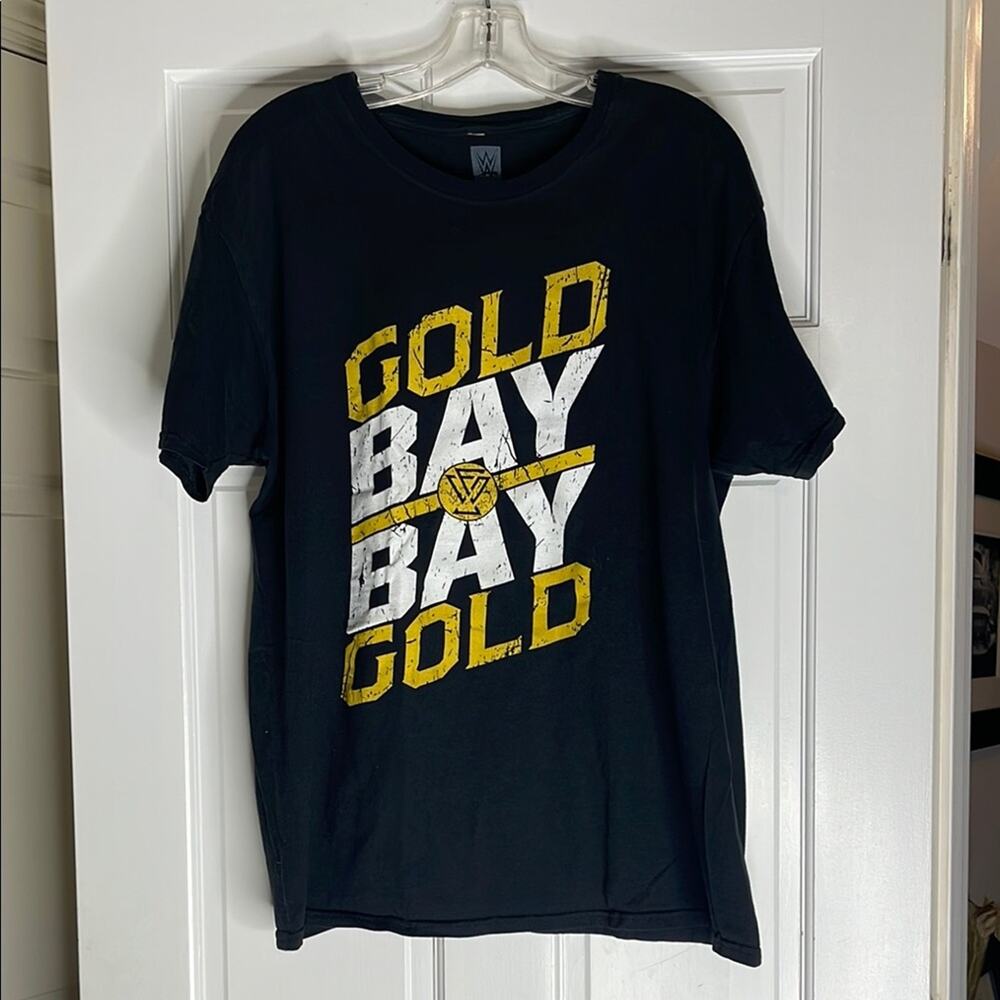 WWE Black and Gold Short Sleeve Tee. Gold Bay.  Bay Gold. large